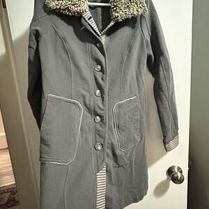 Stylish Gray Trench Coat with Faux Fur Collar